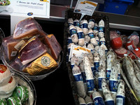 SA全体はハムやサラミのメーカー「フィーニ」の仕切り。ということで同社の製品もずらり。