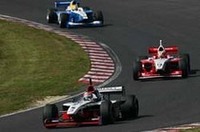 序盤のトップ3。先頭は松田次生、ブノワ・トレルイエ、片岡龍也が続く。