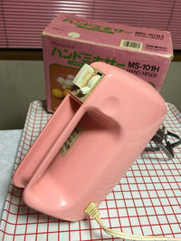 義姉が長年愛用している松原電工製ハンドミキサー。