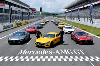 発表会は富士スピードウェイのレーシングコースで行われた。
    