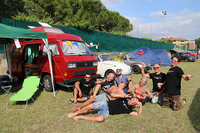 愛好会「ラ・ファルマチア・デイ・マッジョリーニ」の陽気なメンバーたち。