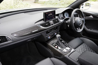 「S6」のインストゥルメントパネル。