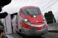 イタリアの鉄道会社トレニタリアが2015年6月に営業運転を開始する新型特急「フレッチャロッサ1000」。