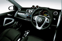 BRABUS仕様の「スマート・フォーツー」限定発売の画像