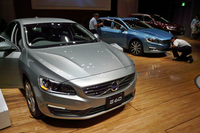 手前から2014年モデルの「S60」「V60」「XC60」。
    
