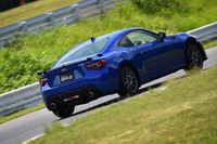 エクステリアでは、やはり「BRZ S」ではオプション設定のリアスポイラーが標準装備となる。