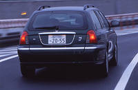 （写真＝高橋信宏）