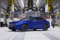 一日1000台の次世代BEVがここから。BMWが「ノイエクラッセ」用に新設した工場を見学。