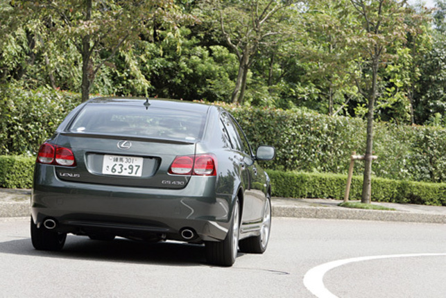 【スペック】GS430：全長×全幅×全高＝4830×1820×1425mm／ホイールベース＝2850mm／車重＝1750kg／駆動方式＝FR／4.3リッターV8DOHC32バルブ（280ps/5600rpm、43.8kgm/3400rpm）／価格＝632万円（テスト車＝814万1750円）