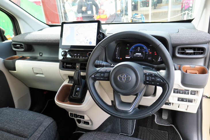 トヨタ・シエンタ ハイブリッドZ E-Four 5人乗り（インストゥルメントパネルまわり）