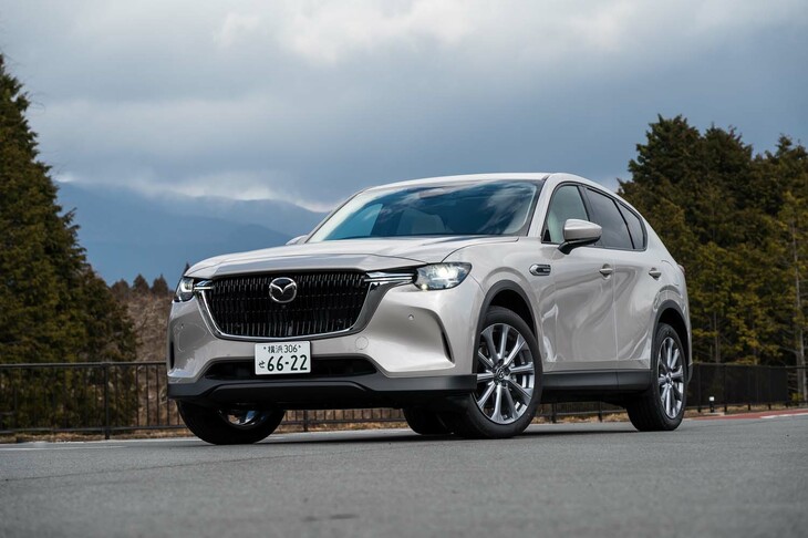 2台目に試乗した「XDエクスクルーシブモード」。純エンジン車の「25S」と「XD」には、FRと4WDの2種類の駆動方式が用意されるが、こちらの試乗車は4WDだった。