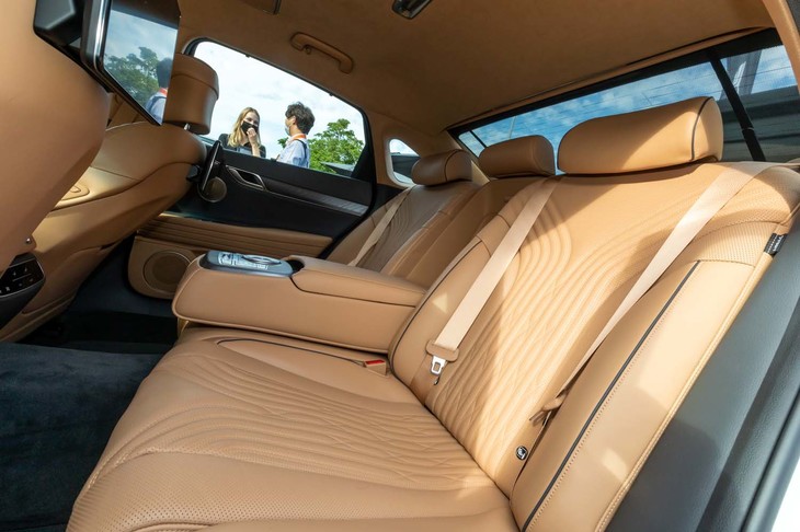 ジェネシスG80（リアシート）