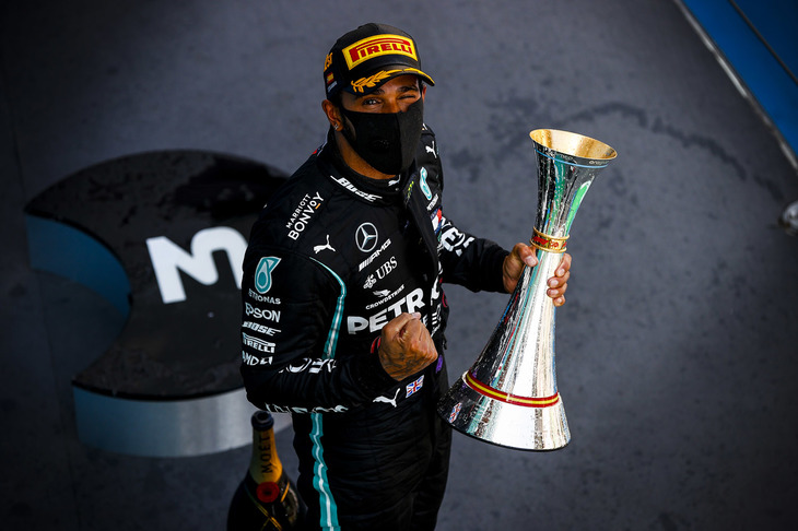 F1第6戦スペインGPを制したメルセデスのルイス・ハミルトン（写真）。ポールポジションからタイヤをしっかりマネジメントしての完勝。これで6戦4勝、ポイントリードは37点にまで拡大した。また表彰台登壇回数は156回となり、ミハエル・シューマッハーを抜き歴代1位となった。
	（Photo=Mercedes）