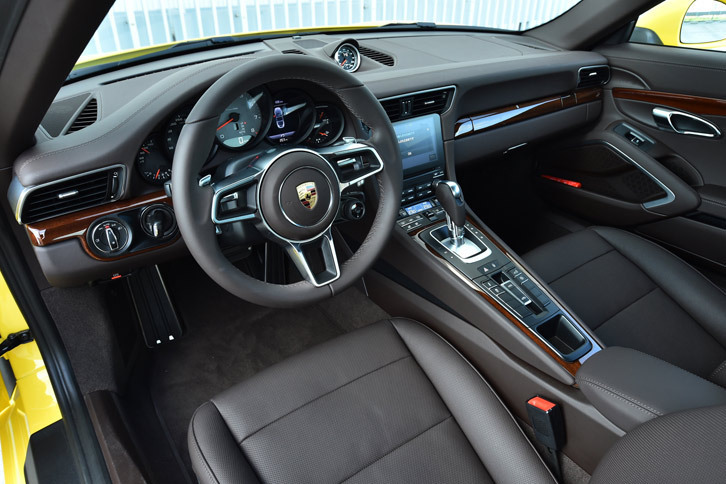 「タルガ4S」のインテリア。テスト車にはオプションで用意されるレザー内装が用いられていた。