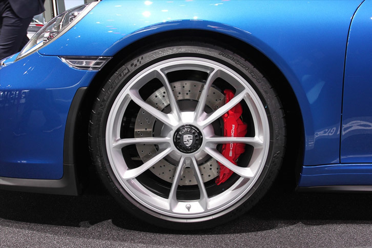 ポルシェ911 GT3ツーリングパッケージ（タイヤとホイール）