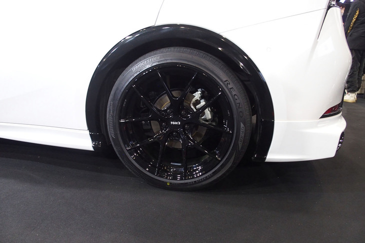 プリウス（TOM’S）