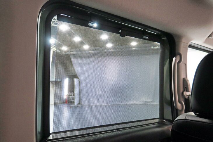 三菱デリカミニTプレミアム（リアドアサンシェード）