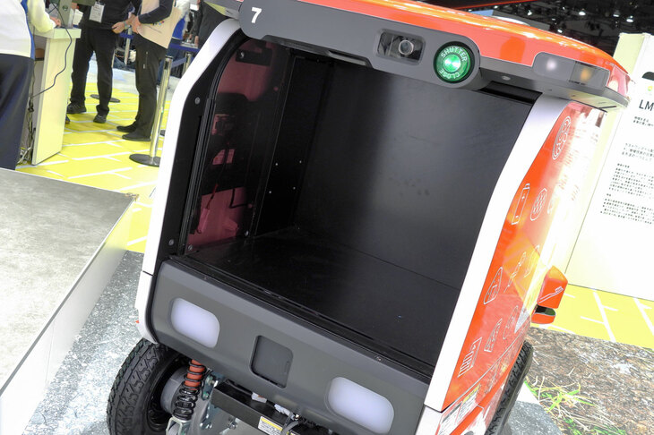東京・八王子で実証運用されているLOMBYの自動配送ロボット「LM-A」。