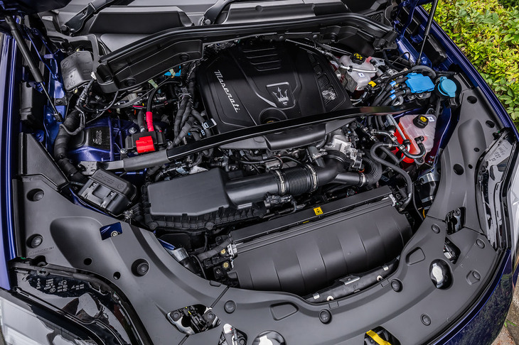 2リッター直4ターボエンジンに、「eBooster」（電動コンプレッサー）と48Vマイルドハイブリッドシステムが組み合わされる「グレカーレ モデナ」のパワーユニット。最高出力は330PS、最大トルクは450N・mと発表されている。