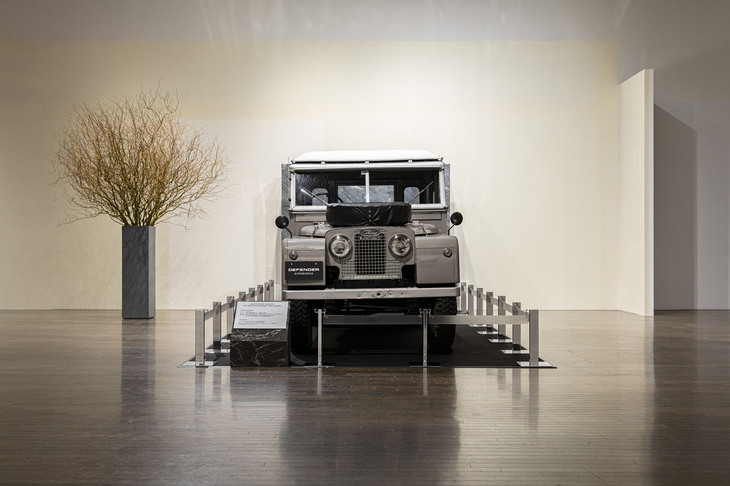 「DEFENDER MUSEUM」に展示された1958年型の「ランドローバー・シリーズI 107ステーションワゴン」。最高出力52PSの2リッター直4ディーゼルエンジンを搭載するシリーズIのロングホイールベースバージョンで、この個体は1957年10月に英国ソリハル工場をラインオフした後、ニュージーランドのクライストチャーチに向けて輸出された。