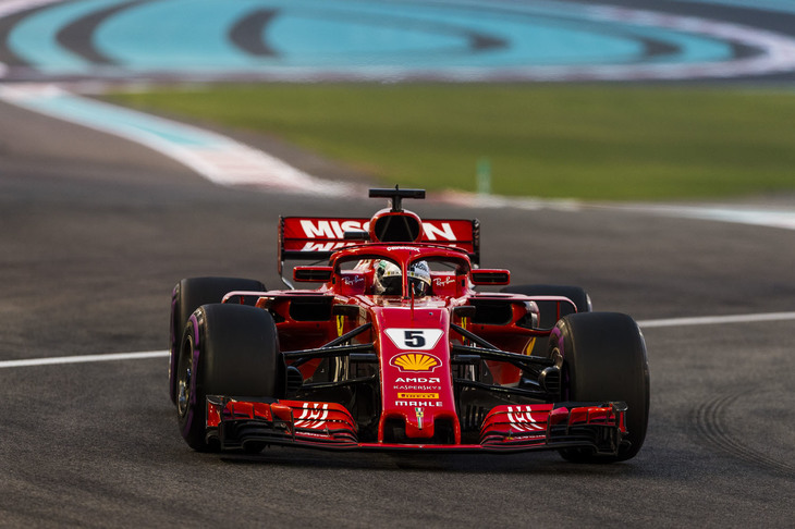 アブダビGPで過去3勝を記録していたベッテル（写真）だったが、いずれの勝利もレッドブル時代のもの。これまでヤス・マリーナでは、フェラーリは勝ちもポールもなかった。金曜日のフリー走行で出遅れたものの土曜日になると復調し、予選では3位。レースではバルテリ・ボッタスの脱落にも助けられ2位でチェッカードフラッグを受けた。シーズン前半戦のハミルトンとのつばぜり合いは2018年のハイライトといってよかったが、後半戦の取りこぼしがあまりに多く、結果的にポイントではハミルトンに88点もの差をつけられた。来季こそ、メルセデスの独走にストップをかけたいところだ。（Photo=Ferrari）