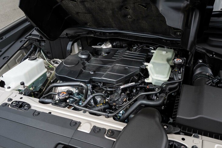 3.3リッター直6ディーゼルエンジンの最高出力は231PS、最大トルクは500N・m。カタログ燃費は仕様に応じて18.3～19.7km/リッターとなっている（WLTCモード）。