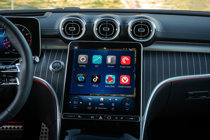 センタースクリーンではビデオミーティングアプリの『Webex』などを利用できる。