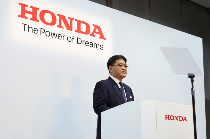 ホンダの二輪事業戦略について説明する竹内弘平副社長。