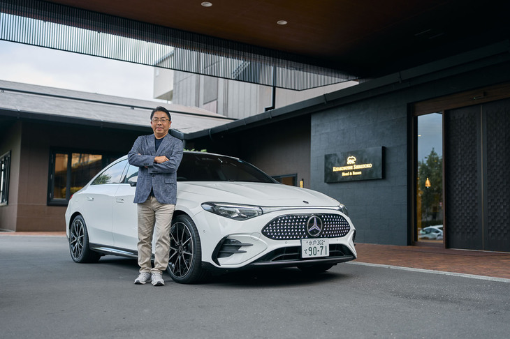 “1000kmチャレンジ”のスタート地点、知床の「北こぶし知床 ホテル＆リゾート」前で。2026年9月末日の6時15分、試乗開始時の外気温は15度だった。