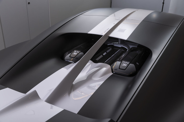 ブガッティ・シロン スポーツ“レ・レジェンド・デュ・シエル”（リアカウル）