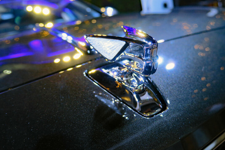 ベントレー・フライングスパー ハイブリッド（フロントマスコット「フライングB」）