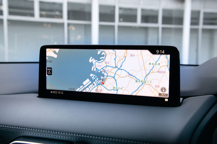 インフォテインメントシステム「マツダコネクト」については、センターディスプレイのサイズを拡大。10.25インチのディスプレイは、「Lパッケージ」や「エクスクルーシブモード」に標準装備される。