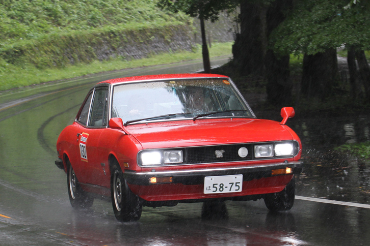 1980年「いすゞ117クーペ」。俗に量産角目と呼ばれる最後期のモデル。