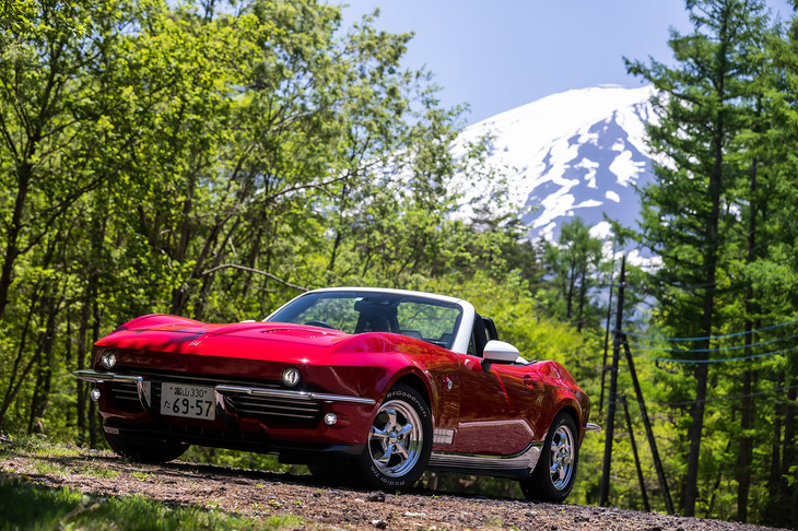 「ロックスター」は光岡自動車の創業50周年を記念したモデルで、2018年11月29日に発表された。200台の台数限定販売となる。