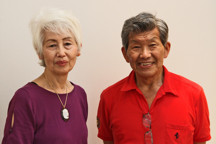 山田健二さんと奥さまの由美子さん。山田さんは1944年3月28日生まれだそうで「（愛車である）『328』はエンツォが僕のためにつくってくれたんだよ（笑）」と語る。