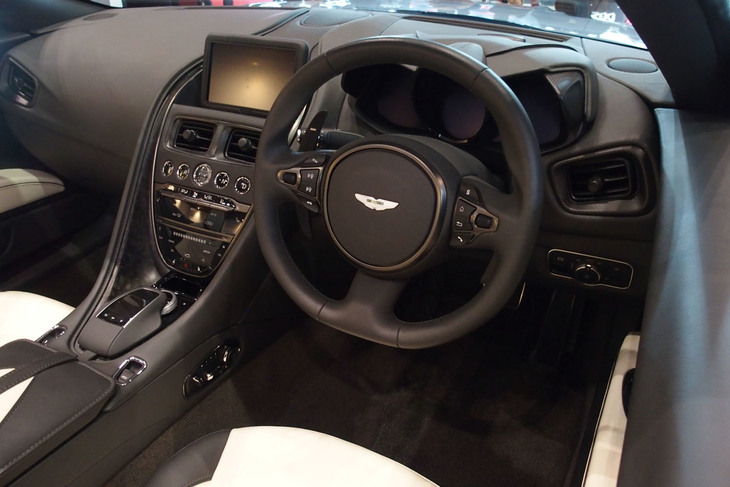 アストンマーティンDBSスーパーレッジェーラ ヴォランテ