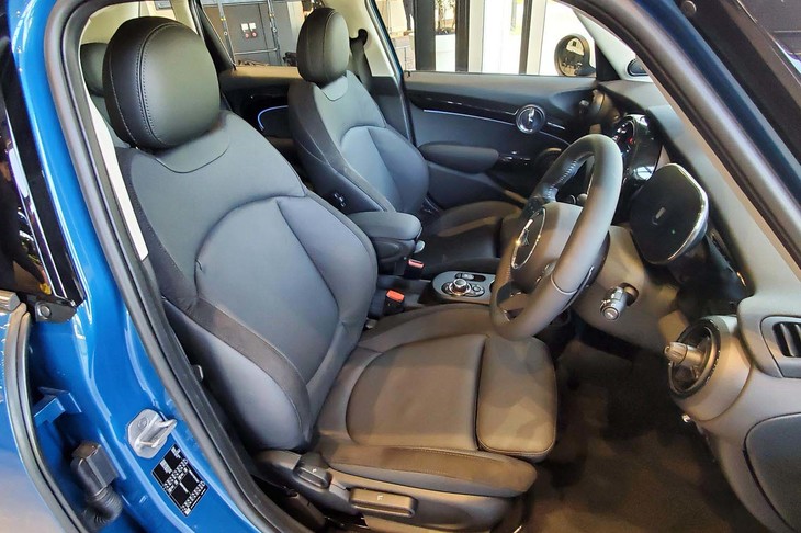 MINIクーパーSD 5ドア（フロントシート）