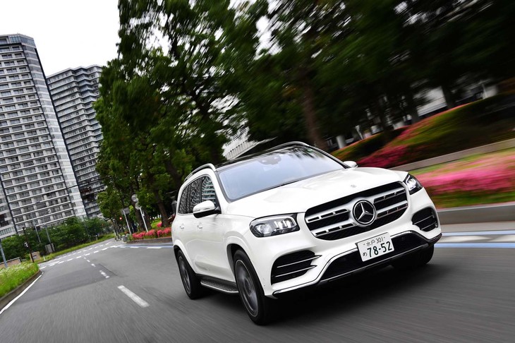 駆動トルクは前後0：100～50：50の範囲で配分される。「オフロードエンジニアリングパッケージ」を装着した場合、100：0までの“フル可変”が可能になる。