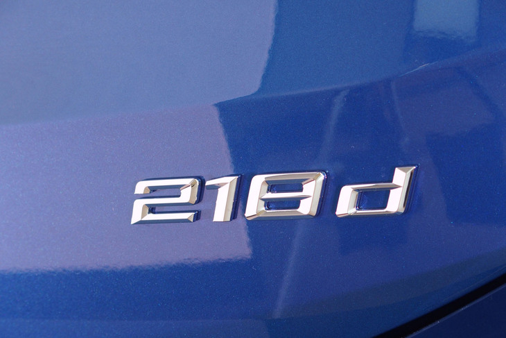 218dアクティブツアラーMスポーツ（エンブレム）