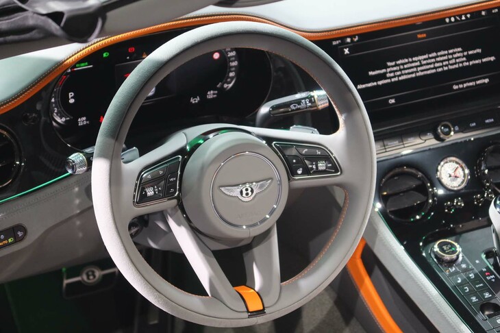ベントレー・コンチネンタルGTCスピード（ステアリングホイール）