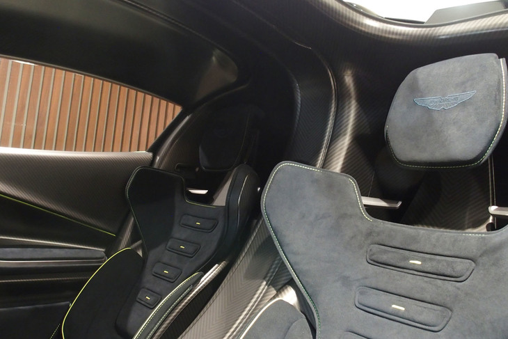 アストンマーティン・ヴァルハラ（リアバルクヘッド）