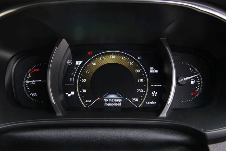 メーターパネルの中央部は7インチのTFTフルカラー液晶となっており、走行モードに応じて表示のデザインも変化する。