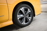 テスト車には215/50R17サイズの「ダンロップ・エナセーブEC300」が装着されていたが、こちらは標準車と同様。