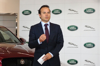 会の冒頭、あいさつを述べるマグナス・ハンソン ジャガー・ランドローバー・ジャパン社長。2017年は新型「ランドローバー・ディスカバリー」や「レンジローバー ヴェラール」を導入すると明言した。