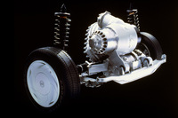 「ボルボECC」のパワーユニット。当時は、燃焼によって生じた高圧ガスを噴射してタービンを回すガスタービンエンジンが、ハイブリッド車用の発電機としても好適と考えられていた。