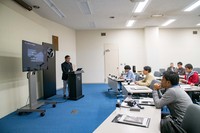 まずは猿渡健一郎商品本部長による基調講演からスタート。長い長い“講義”の始まりである。