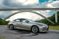 リアピラーを傾斜させて引き締まったキャビンシルエットを実現し、空力性能もクラストップレベルになったという。