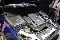 「E400 4MATICクーペ スポーツ」のエンジンルーム。3リッターV6ツインターボエンジンは、最高出力333ps、最大トルク480Nmを生み出す。
