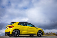 「A1スポーツバック ファーストエディション」の外装色には、パイソンイエローメタリック（写真）のほか、ティオマングリーン、ミサノレッドパールエフェクト、グレイシアホワイトメタリックの全4色が設定されている。