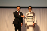 50年ぶりに24時間レースが行われる富士スピードウェイの代表取締役である原口英二郎氏（写真左）とスーパー耐久機構の事務局長を務める桑山晴美氏（同右）。